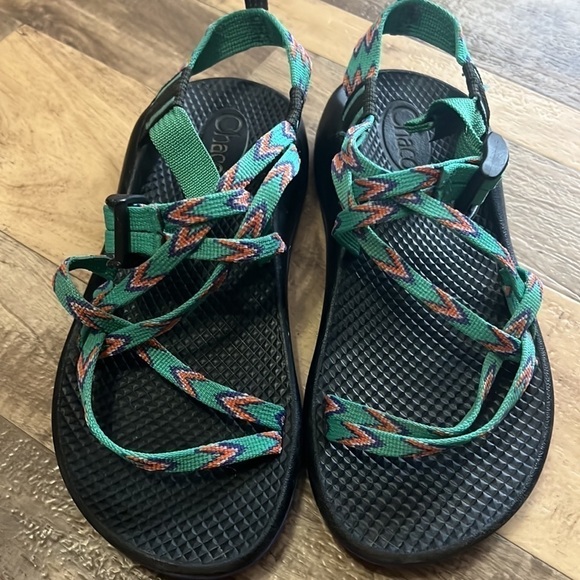 Youth Chaco Sandals Size 4 great gender neutral pattern - Picture 7 of 7